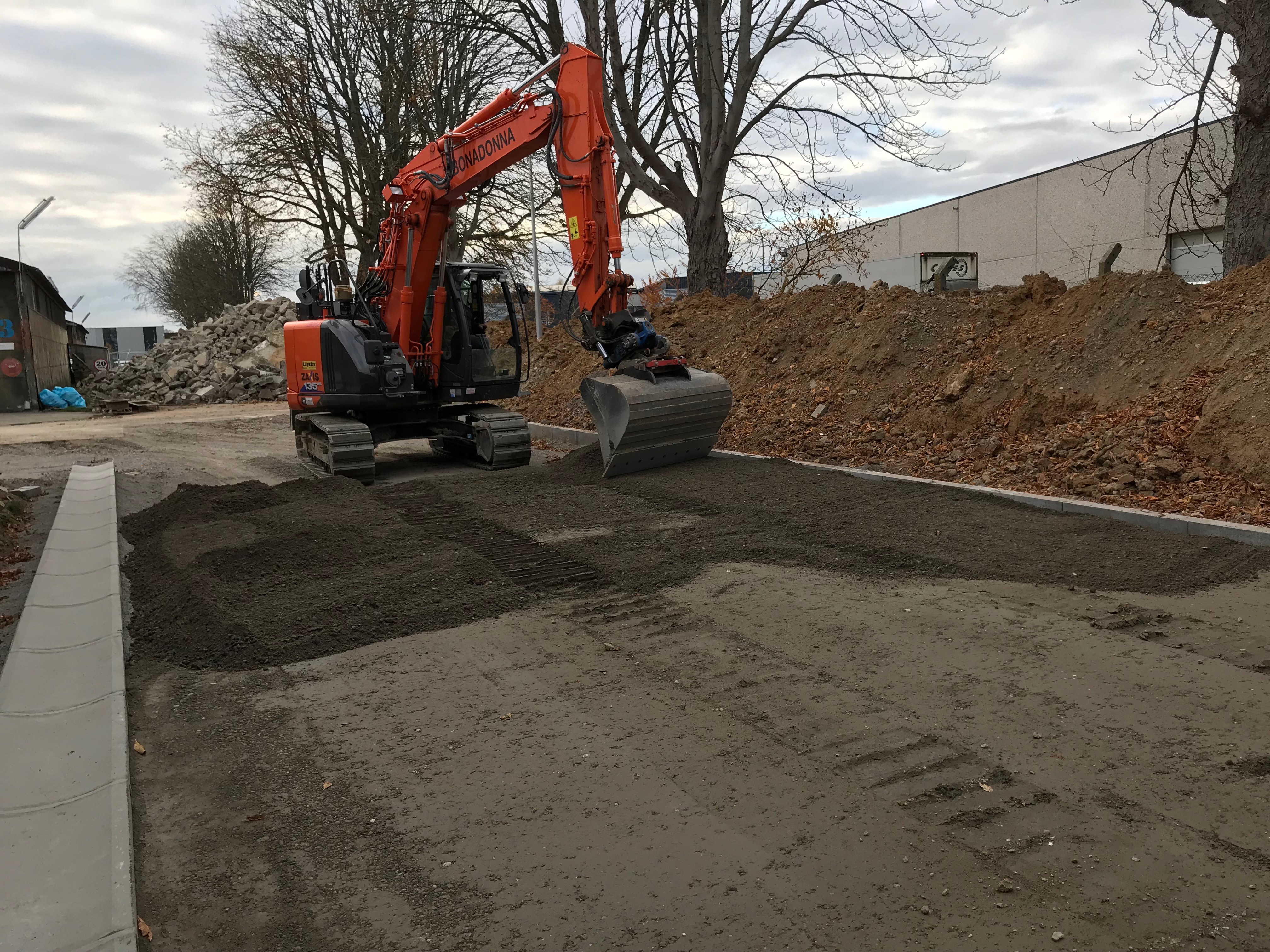 travaux de genie civil : égouttage, terrassement, voirie, nivellement, démolition, etc.