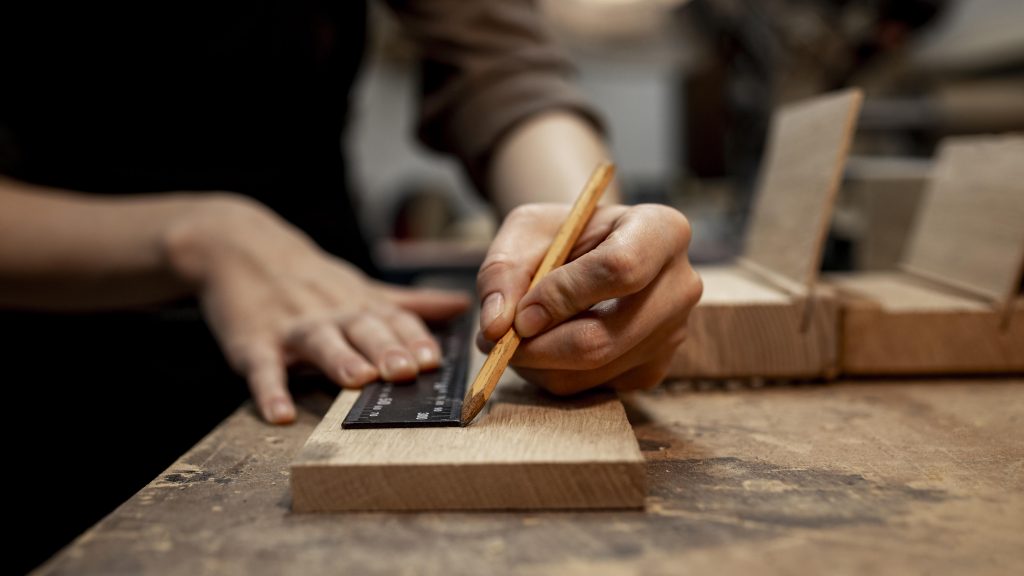 Ouvrier (H/F) qualifié menuisier – ébéniste – Responsable d’atelier