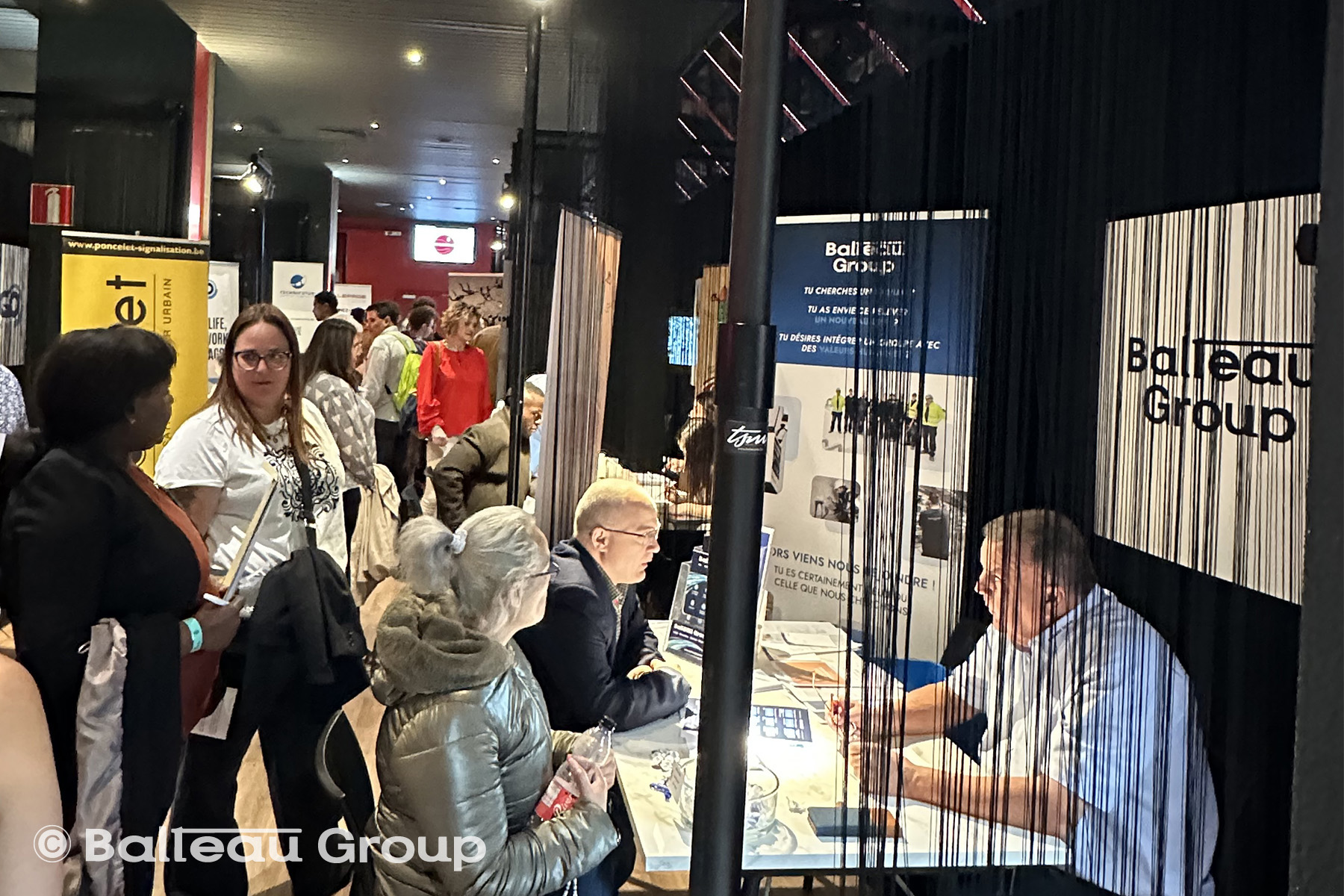 on accueille nos visiteurs à notre stand