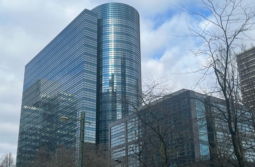 𝐙𝐨𝐨𝐦 𝐬𝐮𝐫 𝐧𝐨𝐭𝐫𝐞 𝐜𝐡𝐚𝐧𝐭𝐢𝐞𝐫 𝐚̀ 𝐒𝐜𝐡𝐚𝐞𝐫𝐛𝐞𝐞𝐤 – 𝐁𝐫𝐮𝐱𝐞𝐥𝐥𝐞𝐬